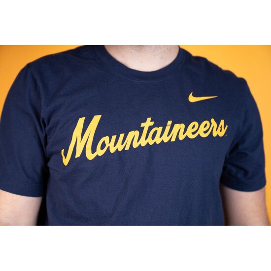 Close up of the Mountaineers diagonal script screenprint on the chest on the navy Nike WVU tee